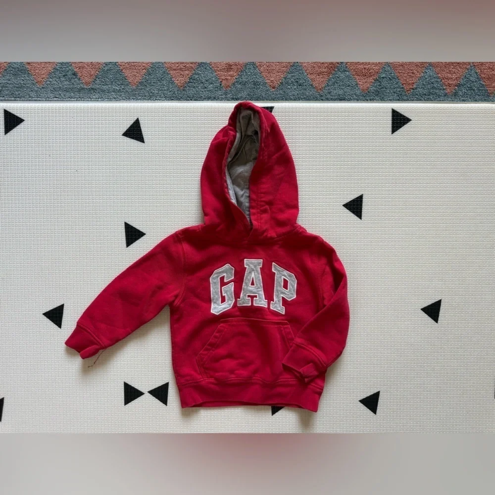 GAP|Baby gender neutral,toddler hoodie sweater in Vibrant Red with GAP letters•